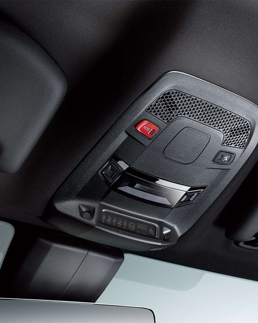 Кнопка виклику допомоги у салоні автомобіля Peugeot