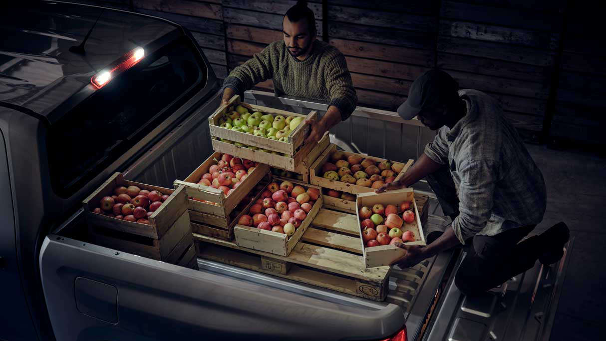 Кузов Peugeot Landtrek, завантаження у темну пору доби