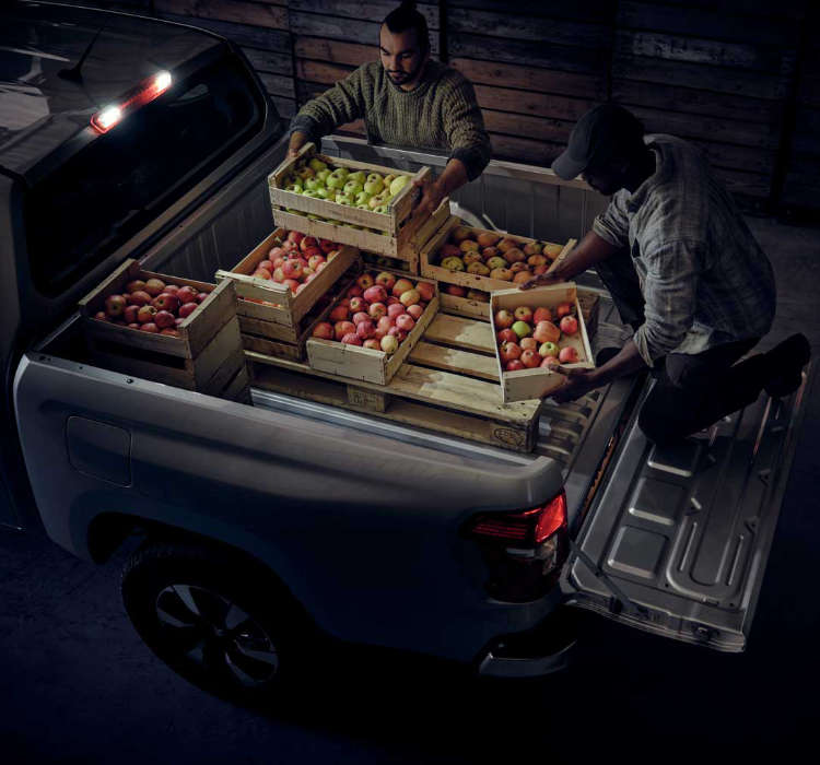 Кузов Peugeot Landtrek, завантаження у темну пору доби